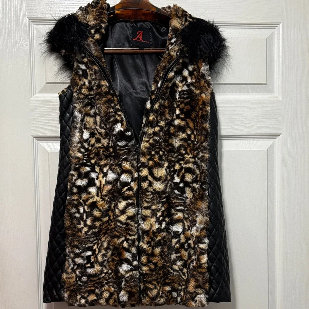 Adrienne Landau Brown and Black Faux Fur Vest - Picture 1 of 14